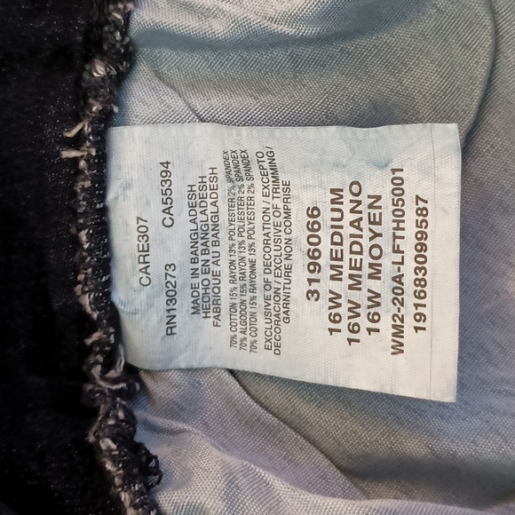 Lee's Sculpting Mid Rise Capri Jeans - Picture 5 of 5